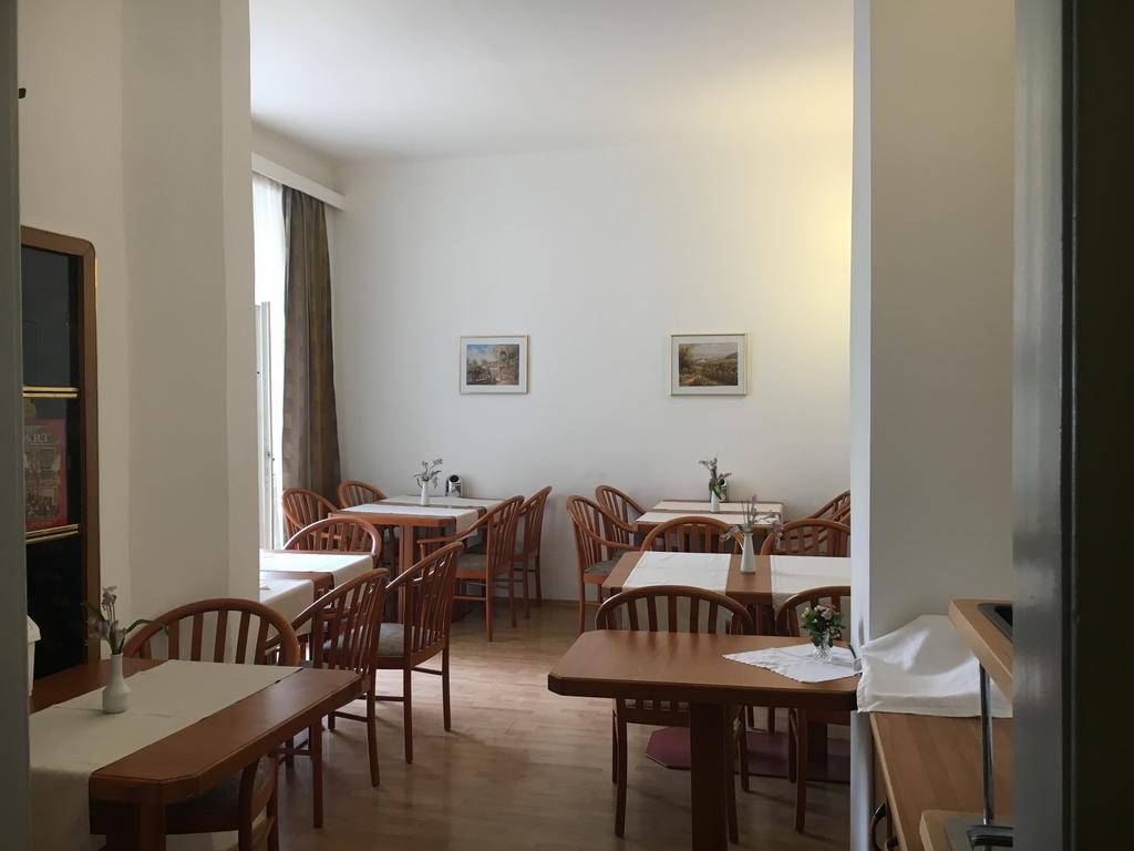 Ani-falstaff Viena